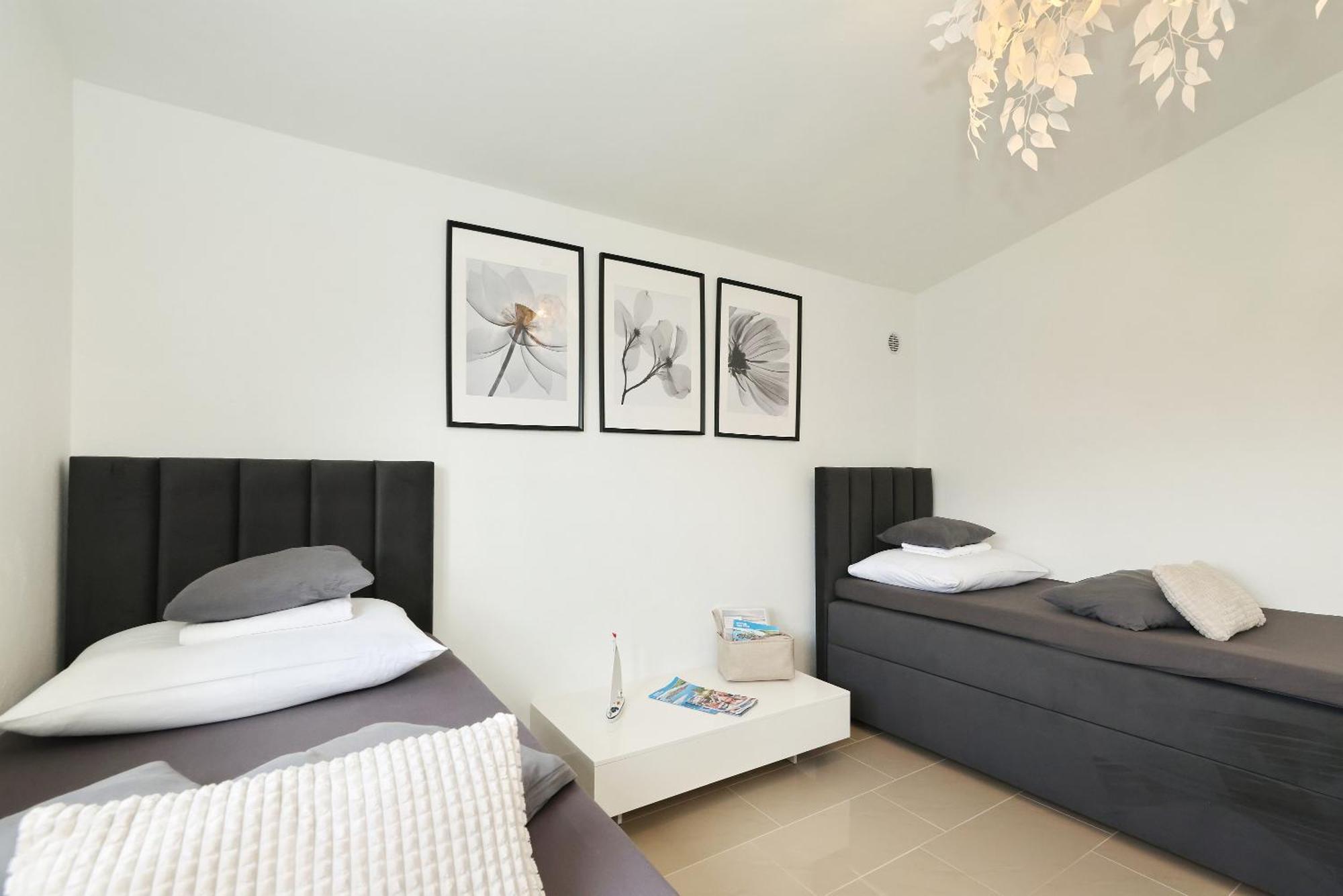 Apartments Rosini, 300M From The Beach With Shared Tavern And Bikes, Nin Εξωτερικό φωτογραφία