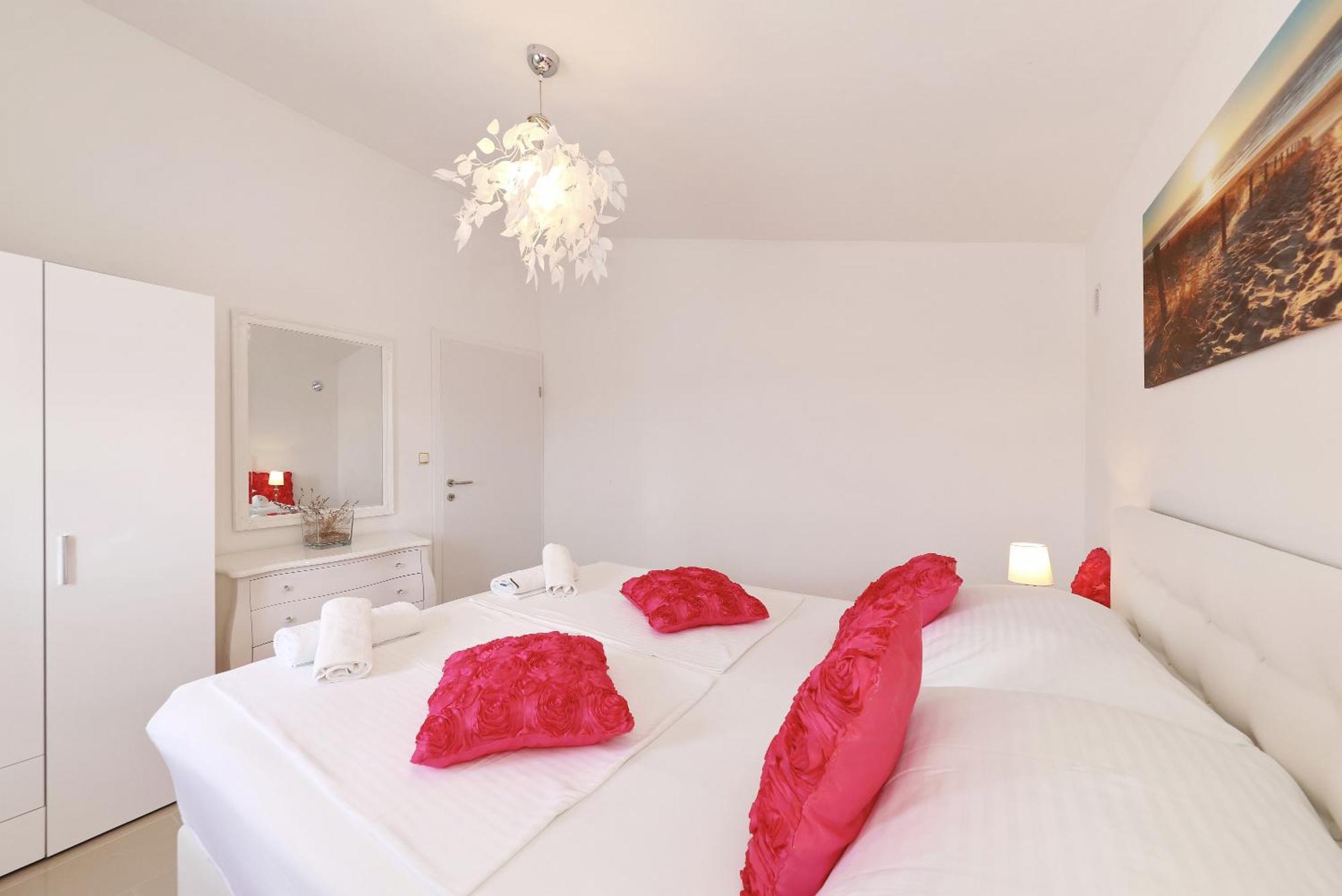 Apartments Rosini, 300M From The Beach With Shared Tavern And Bikes, Nin Εξωτερικό φωτογραφία