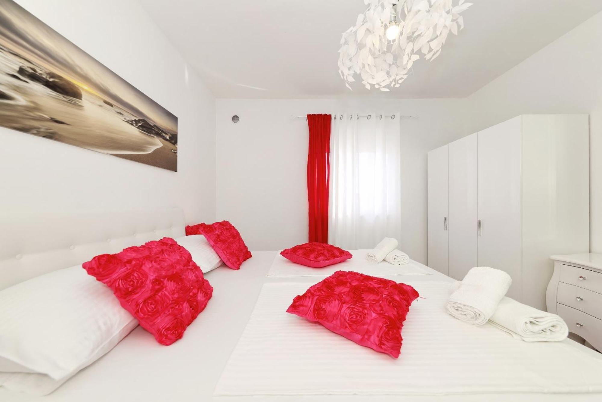 Apartments Rosini, 300M From The Beach With Shared Tavern And Bikes, Nin Εξωτερικό φωτογραφία
