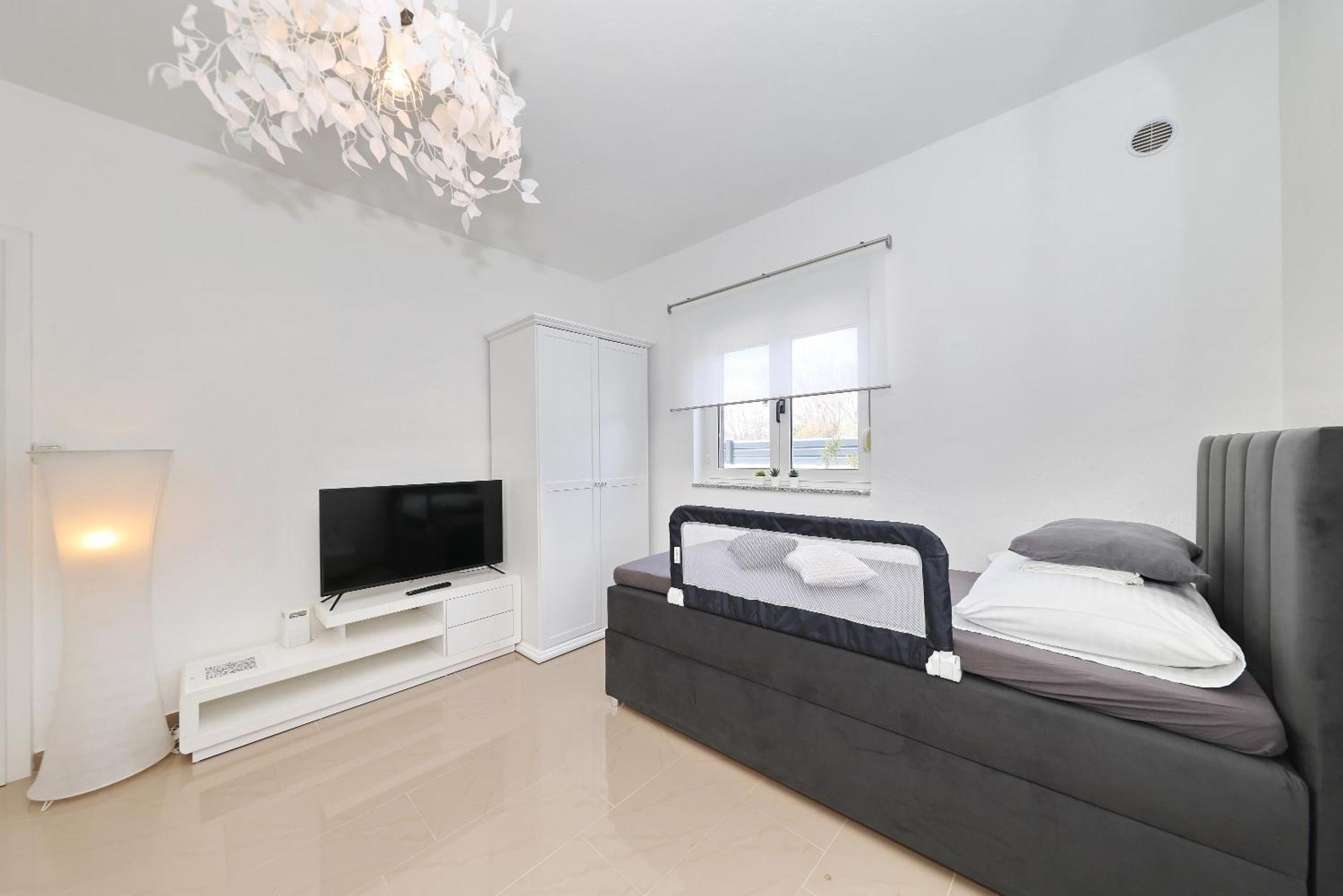 Apartments Rosini, 300M From The Beach With Shared Tavern And Bikes, Nin Εξωτερικό φωτογραφία
