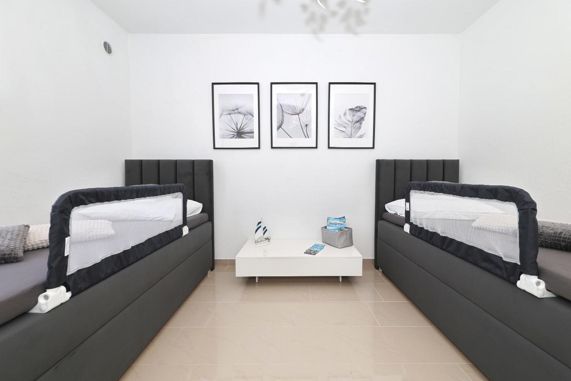 Apartments Rosini, 300M From The Beach With Shared Tavern And Bikes, Nin Εξωτερικό φωτογραφία